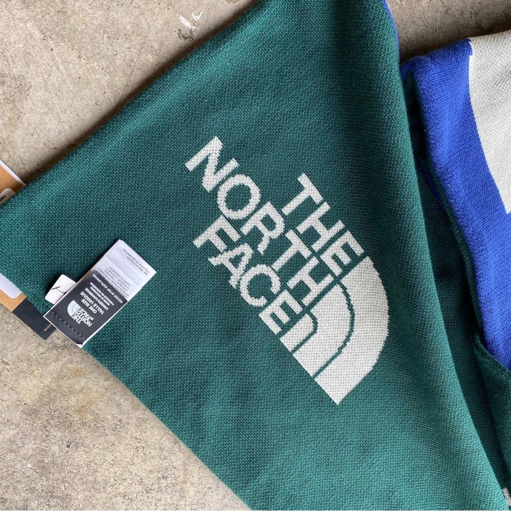 The Northface Color Block Scarf TNF Blue / Green OS Logo 96” x 12” - NEW - Picture 4 of 6